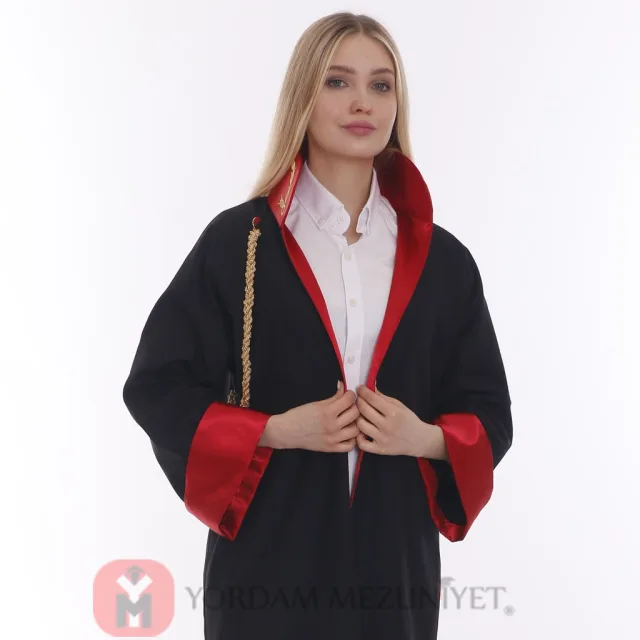 Standart Savcı Cübbesi – Siyah / kırmızı saten, Alpaka (poliviskon)