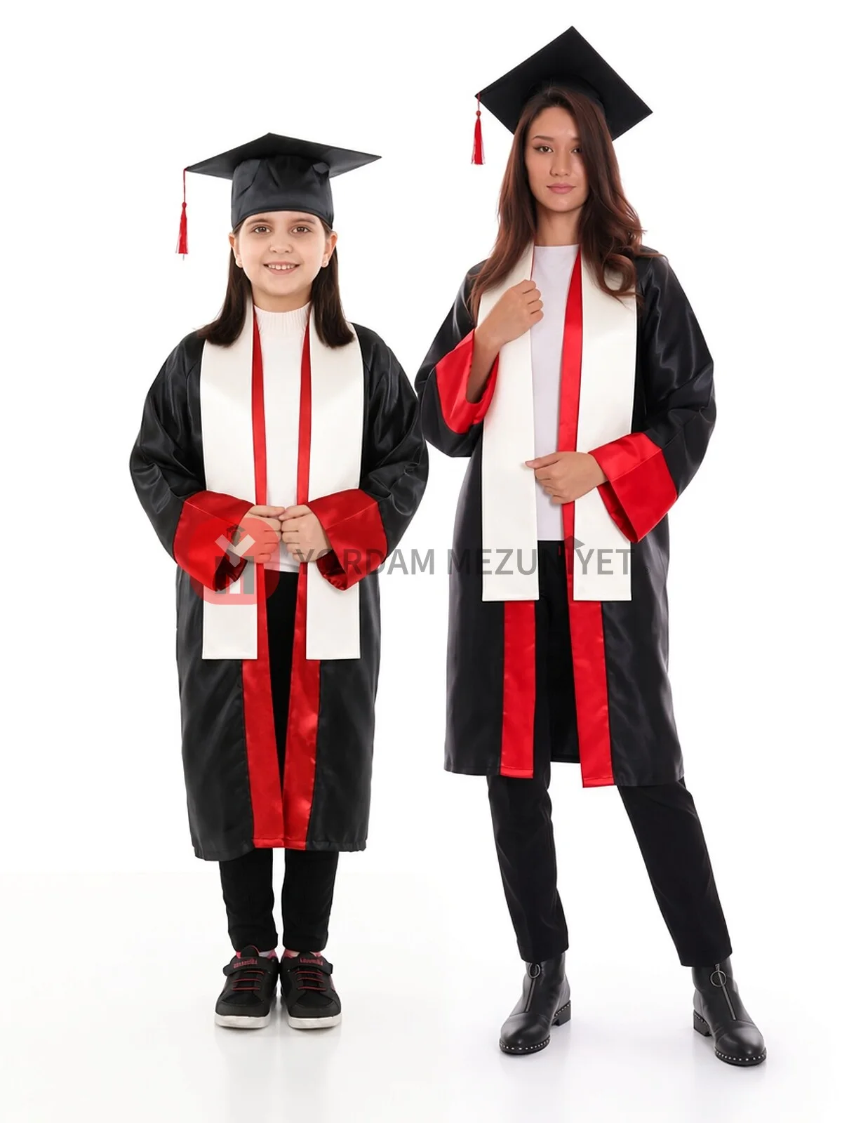 Beyaz mezuniyet atkısı Model 3 (düz uçlu) – çocuk 130 cm ve yetişkin 150 cm boy karşılaştırması